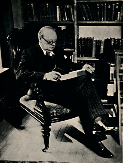 Winston Spencer Churchill en su biblioteca, 1945 de Unbekannt