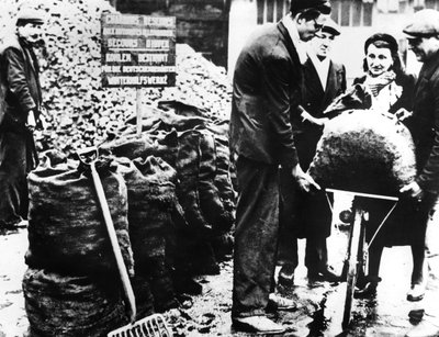 Alivio de invierno, distribución de carbón, Francia 1940-1944 de Unbekannt