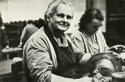 Mujeres trabajadoras de mantenimiento y reparación de aeronaves, Gales del Sur, Segunda Guerra Mundial, c1939-c1944 de Unbekannt