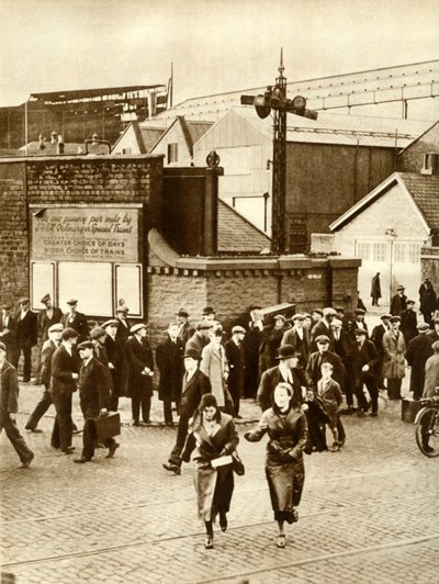 Trabajadores saliendo... después de la suspensión de la construcción del Cunarder 534, diciembre de 1931, 1935 de Unbekannt