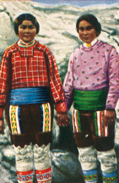 Jóvenes mujeres inuit, Groenlandia, c1928 de Unbekannt