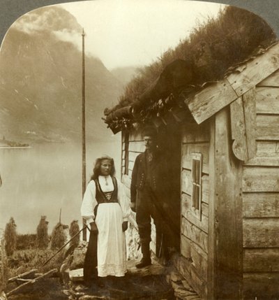 Jóvenes agricultores del país de Nordfjord - frente a su casa de campo, Noruega, c1905 de Unbekannt