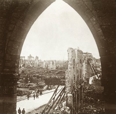 Ypres en ruinas, Flandes, Bélgica, c1914-c1918 de Unbekannt