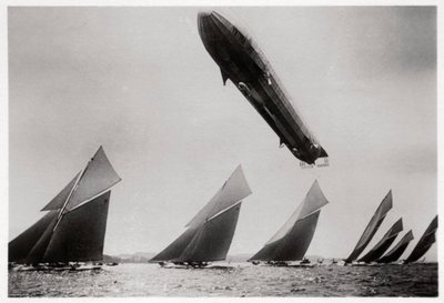 Zeppelin LZ11 Viktoria Luise en vuelo durante la Regata de Kiel, Alemania, 1912 de Unbekannt