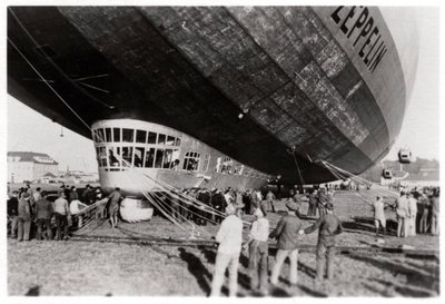 Zeppelin LZ 127 Graf Zeppelin después del aterrizaje, 1933 de Unbekannt