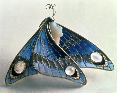 Colgante Art Nouveau en forma de mariposa, c.1900 (esmalte y piedra de jabón) de Unbekannt Unbekannt
