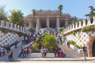 Barcelona, España. Entrada al Parc Güell, el sitio del Patrimonio Mundial de la UNESCO diseñado por Antoni Gaudí de Unbekannt Unbekannt