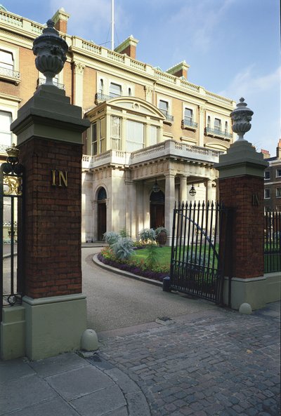 Vista exterior de la entrada a Hertford House, Manchester Square, Londres de Unbekannt Unbekannt