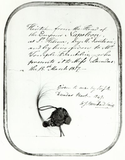 Cabello cortado de la cabeza del Emperador Napoleón por Giovanni Natale Santini y dado por él a William Temple Franklin, 1816 de Unbekannt Unbekannt