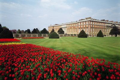 Palacio de Hampton Court en Primavera de Unbekannt Unbekannt