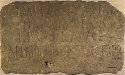 Inscripción del castillo de milla 38 en el Muro de Adriano, registrando la construcción del castillo de milla por la 2ª Legión Augusta, 122-125 d.C. de Unbekannt Unbekannt