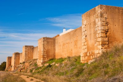 Niebla, provincia de Huelva, Andalucía, sur de España. Muros que rodean la ciudad. de Unbekannt Unbekannt