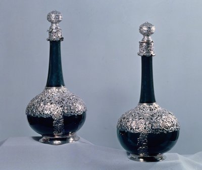Par de botellas de vino montadas en plata, 1689 de Unbekannt Unbekannt