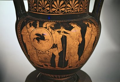 Crátera de figuras rojas, que representa a un guerrero regresando de la batalla de Unbekannt Unbekannt