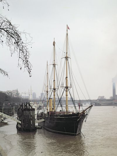 Vista del río Támesis con el RRS Discovery, navegado por Scott a la Antártida en 1901-04 de Unbekannt Unbekannt