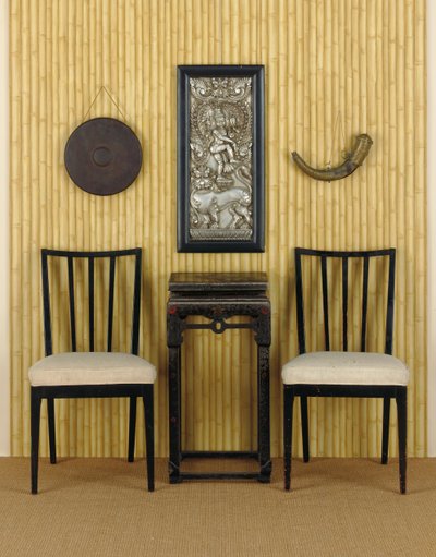 Una mesa lateral china ebonizada y decorada parcialmente en policromía, interior de la casa de Marlon Brando, Mulholland Drive, Los Ángeles, EE.UU. de Unbekannt