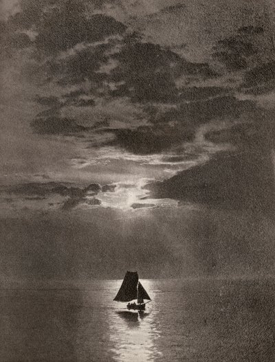 Un tramo de océano iluminado por la luna con un velero de Unbekannter Künstler