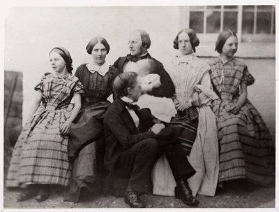Alexander Parkes, inventor y químico inglés, con su familia, c 1870 de Unbekannt