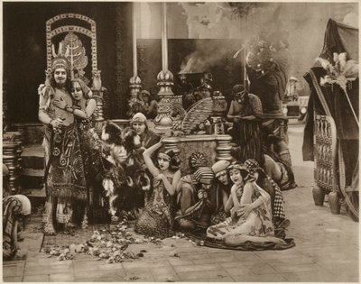 Alfred Paget, Seena Owen, escena de 