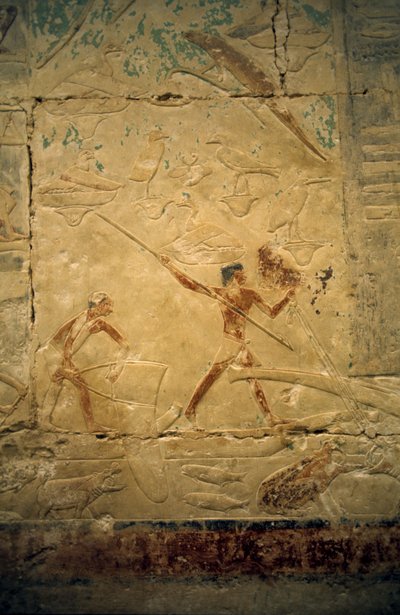 Antiguo Egipto: Saqqarah (o Saqqara o Sakkarah): necrópolis del Antiguo Imperio, tumba de nobles. Detalle de los relieves que representan una escena de pesca. de Leopold Blonder