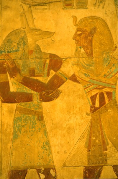 Antiguo Egipto, Pintura mural/tallado, Seti I abrazando al Dios Anubis, Templo de Seti I, Abydos de Leopold Blonder
