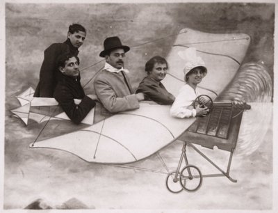 Arte. Fotografía. Gente en un avión. Foto en una feria, Hungría de Unbekannter Künstler