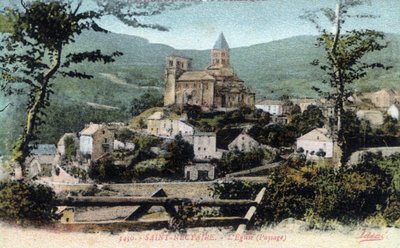 Auvernia, Puy-de-Dome, Saint Nectaire: vista del pueblo y la iglesia de William M. Timlin