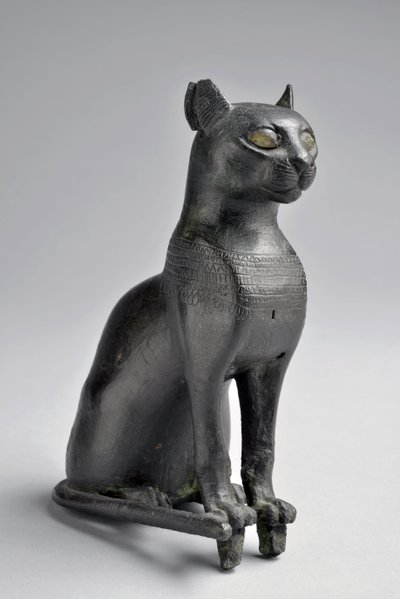 Bastet. Estatuilla moldeada en bronce (metal). Baja Época (750-332 a.C.) Egipto - Dim en cm 13 - Número de inventario 735, Musee d