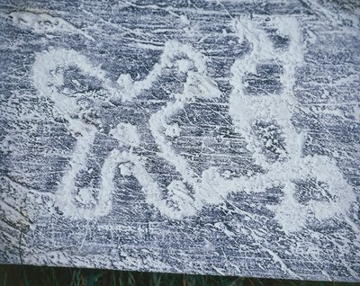Rosa camuna, copia de grabados rupestres en el Valle de Valcamonica, dibujo a carbón, técnica de frottage de Benjamin Baud