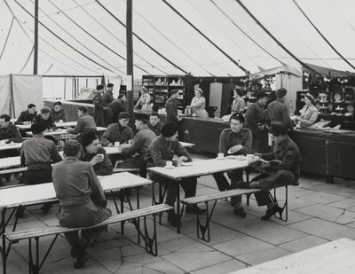 Carpa de cantina, Campamento de Verano de Weybourne, abril de 1954 (foto en blanco y negro) de Unbekannt