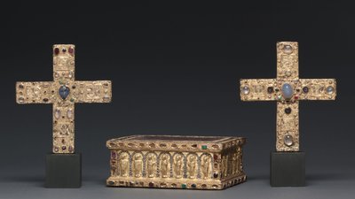 Cruz Ceremonial de la Condesa Gertrudis, Baja Sajonia, c.1038, Bolsa de Relicario, 1200s y Cruz Ceremonial del Conde Liudolf, poco después de 1038 de Unbekannt