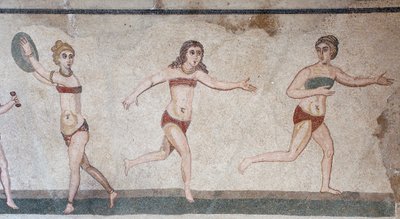 Cámara de las Diez Doncellas o el mosaico de las "chicas en bikini". Vista general del panel superior: peso, lanzamiento de disco y carrera. Siglo III - IV. Villa Romana del Casale, Sicilia. Sitio UNESCO. de William M. Timlin