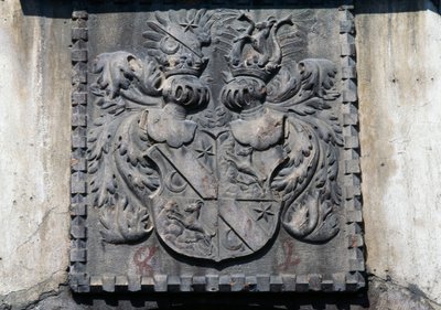 Escudo de armas en puerta de madera de una casa en Lavis, Trento, Trentino-Alto Adige, Italia de Benjamin Baud