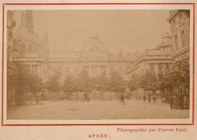Comuna de París (1871): vista del Palais de Justice en París después de su incendio en mayo de 1871. Fotografía de Pierre Pepetit de Unbekannt