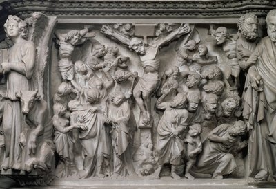 Escena de la Crucifixión: detalle del relieve de la parte superior del púlpito hexagonal diseñado por Giovanni Pisano (1245-1329), c.1297 (mármol) (detalle de 77020) de Unbekannter Künstler