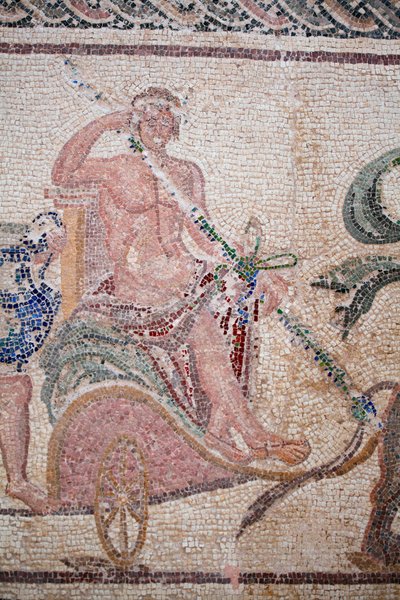 (detalle) El Triunfo de Dionisos - Retorno del dios de una expedición militar a la India - Dionisos sentado en un carro tirado por dos panteras - Mosaicos de Pafos, Casa de Dionisos, Finales del siglo II d.C. - Finales del siglo II d.C. - Chipre - El triun de William M. Timlin