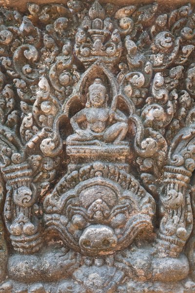 Detalle de un dintel con la figura de posiblemente Indra sobre Kala, estilo Baphuon de Unbekannter Künstler