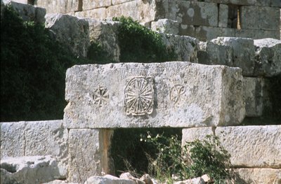 Detalle de grabado en piedra en un dintel, bizantino, construido c.470-480 d.C. de Unbekannt