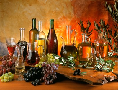 Dieta: bodegón con decantadores de vino, racimos de uvas, botellas de aceite y aceitunas de William M. Timlin