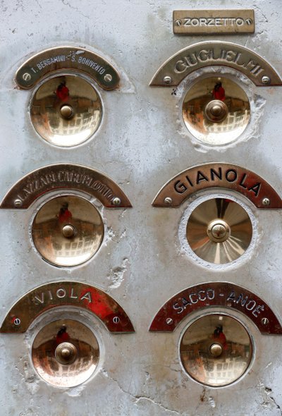 Panel de botones de timbre, Venecia, Italia (foto) de Unbekannt