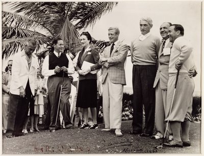 Eduardo, Duque de Windsor (1894-1972) y Wallis, Duquesa de Windsor (1896-1986) en un torneo de golf en Nassau de Unbekannt