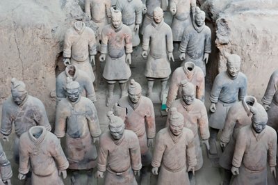 Primera fosa; figuras de guerreros de pie; Mausoleo del Emperador Qin Shi Huang; Ejército de Terracota; Xi