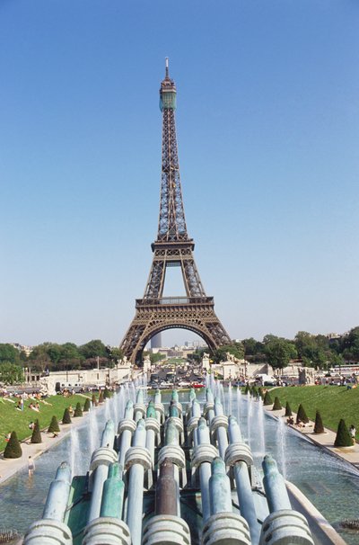 Francia, París, Torre Eiffel desde Trocadero, sobre los puentes y fuentes del paisaje urbano parisino. de Unbekannt