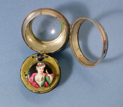 Reloj de bolsillo francés con soporte que lleva un retrato esmaltado de una niña y un canario, encerrado en una caja de plata, por J.Jacque Andre Bosset, c.1700 de Unbekannt