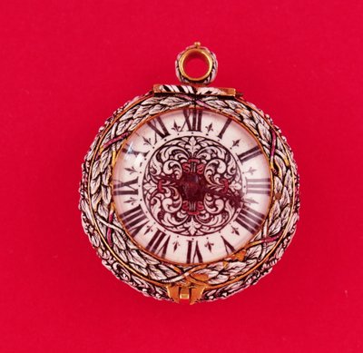 Reloj de bolsillo francés con caja de oro esmaltada en relieve con flores blancas y follaje con marcas negras, por Goullons, c.1650 de Unbekannt