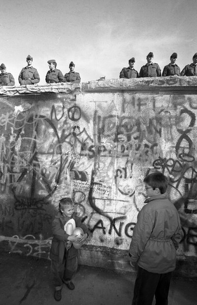 Reunificación Alemana, Caída del Muro de Berlín, Alemania de Unbekannt