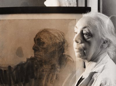 El pintor, artista gráfico y escultor alemán Kaethe Kollwitz, Alemania, hacia 1940 (foto en blanco y negro) de Unbekannter Künstler