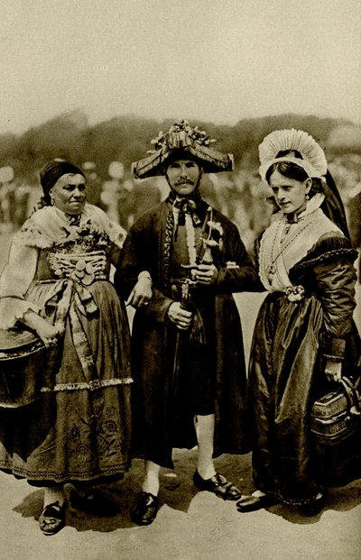 Alemania. Gente de las tierras altas de Baviera con costosos trajes medievales. 1920 de Unbekannt