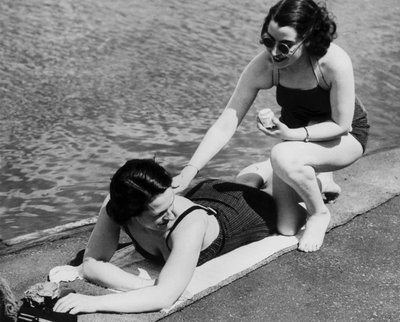 Chicas en el Serpentine Lido de Unbekannt