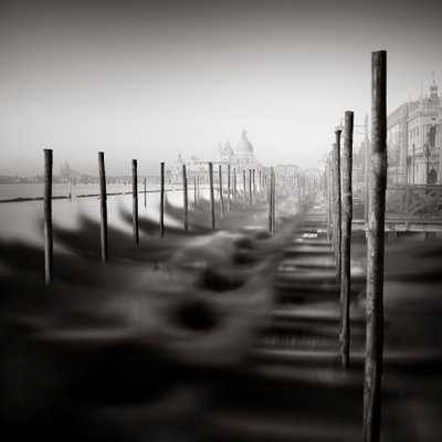 Góndola - Estudio 8 Venecia, Italia, 2013 (fotografía en B/N) de Leopold Blonder
